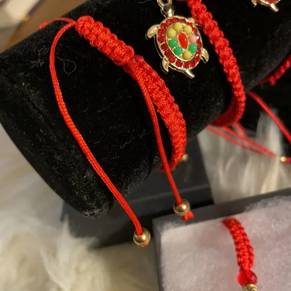 Hand-woven Gold beaded turtle charm Thread String - Picture 5 of 7